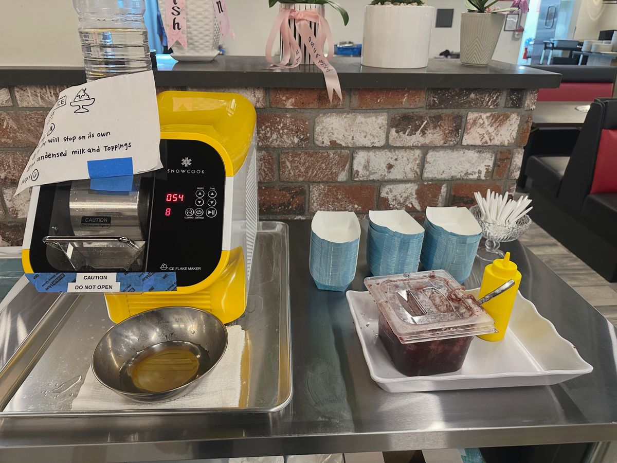Ice flake dessert station with toppings